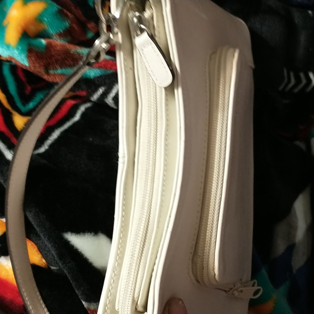 NWOT - Small White Vinyl Bag w/wallet - Picture 8 of 12